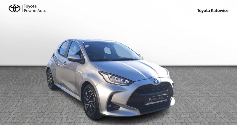 Toyota Yaris cena 92900 przebieg: 10116, rok produkcji 2022 z Brzostek małe 172